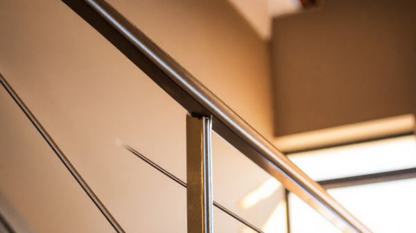 Top idées de garde-corps aluminium à assembler pour votre escalier